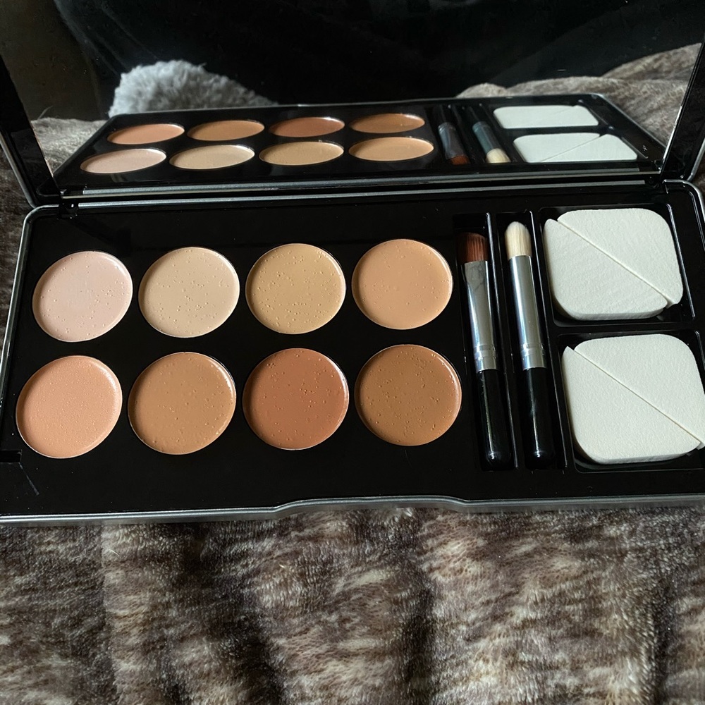 Makeover Essentials Bundle ✨ - Picture 3 of 3